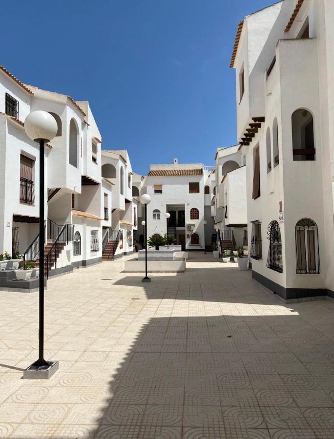 Apartment El Paraiso, 1 Bedroom 300M From The Sea ตอร์เรเวียคา ภายนอก รูปภาพ