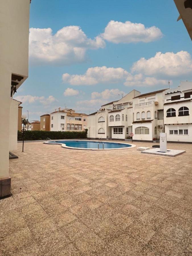 Apartment El Paraiso, 1 Bedroom 300M From The Sea ตอร์เรเวียคา ภายนอก รูปภาพ